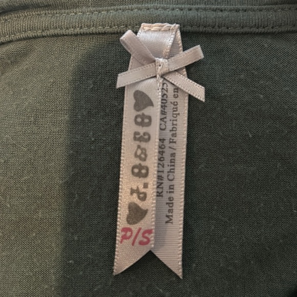 Worn 1X, women’s, lightweight long sleeve top, front seam/twist bottom - Picture 5 of 6